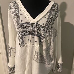 POL White and Black Paisley Long Sleeve Top